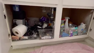 Clean with me | organizing and decluttering bathroom Cabinets *time lapse*