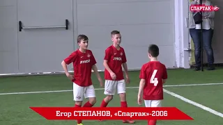 Прошел через полполя и забил!