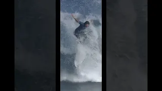 BIZARRO!! 🤯😂 alguém me explica como o Gabriel Medina voltou nessa onda? #surf #wsl #medina