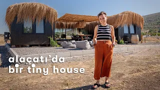 An Extraordinary U-Shaped Tiny House in an Aegean City