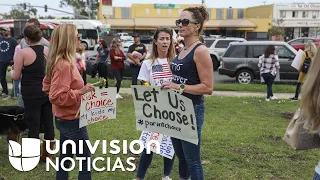 Padres de familia en California protestan contra la orden de vacunación obligatoria en las escuelas