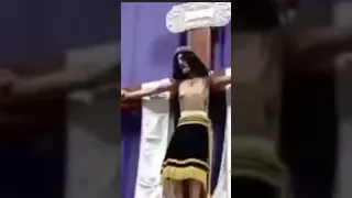 Cristo se mueve en plena misa