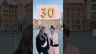 Tik-Tok: Расспросы про меня у случайного прохожего😂 - Вопросы (2021)