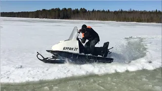 *Буран* полный газ топчет наледь на озере.