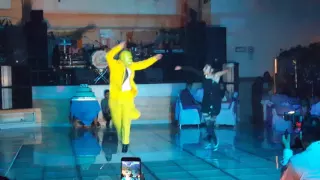 EL MEJOR BAILE DE XV AÑOS PAPA SORPRENDE BAILANDO COMO LA MASCARA