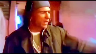 Tommy Lee Jones tells Annoying Chick to SHUT UP - The Fugitive (1993) !!!