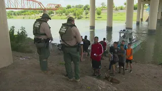 Texas Gov. Greg Abbott doubles down on busing migrants to NYC amid feud with Mayor Eric Adams