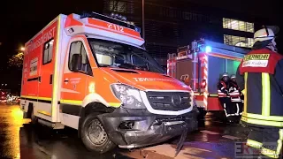 [SCHWERER UNFALL AUF EINSATZFAHRT] - RTW krachte in Brückengeländer - Feuerwehr Düsseldorf -