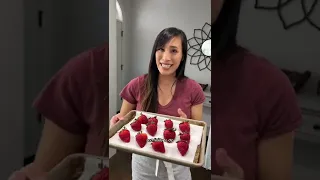 How to Make ✨THE BEST✨ Chocolate Covered Strawberries! 🍓