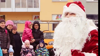 Дед Мороз и Снегурочка на улице. Новогодний праздник