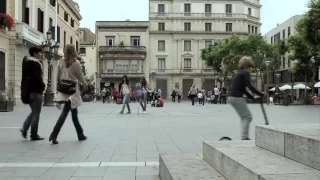 A Little Girl Gives Coins To A Street Musician And Gets The Best Surprise In Return