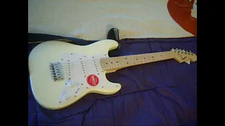 Unboxing a Squier mini Stratocaster olympic white