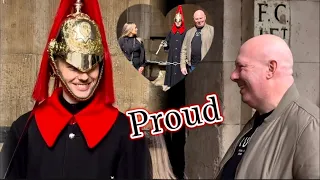 King’s guard can’t STOP SMILES, when his dad & girlfriend VISITS him at horse GUARDS