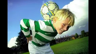 Le garçon et son ballon de foot ( Film famille enfant)