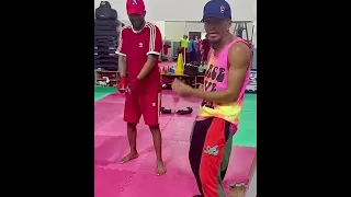 Robinio mundibu Et Fally ipupa dance avec La chanson qui possède La dédicace de patron Abed Achour