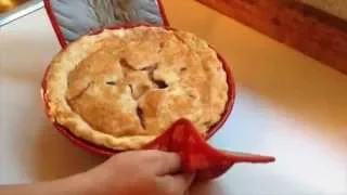 How to Make a Fruit Pie Using Boxed Pie Crust Mix