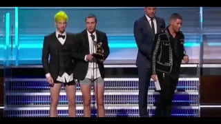 Шок!!! Twenty One Pilots  вышли на сцену в трусах(Grammy Awards 2017)