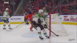 Connor McDavid skates in and roofs a top shelf shot