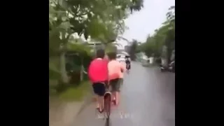 Когда родители купили один велосипед на двоих