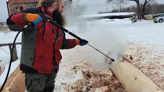 Окорка бревна водой агрегатомъ высокаго давления