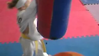 Nahuel Bogado entrenando TKD