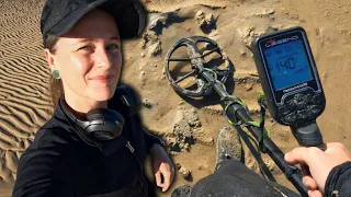 Beach Metal Detecting for Coins, Relics and.. Dinosaurs!? 🦖