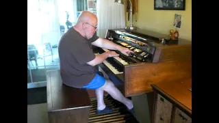 Mike Reed plays the "Chattanooga Choo-Choo" on his Hammond Organ