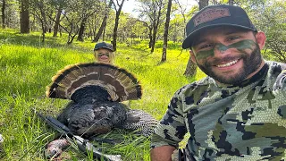 CHAD MENDES AND HIS DAUGHTER CONNECT ON A BIG WILD TURKEY!!