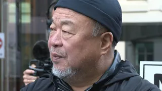 Ai Weiwei protests in support of Julian Assange outside court | AFP