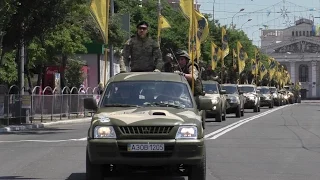 Военный парад в Мариуполе. Полк Азов.