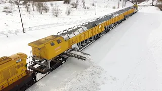 Снегоуборочная машина СМ-2: выгрузка снега / Snowplough train SM-2: unloading of snow