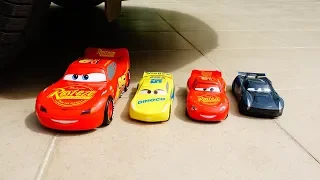 Yejun Plays with Car Toys & Repair Play