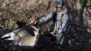 MATURE BUCK HUGE OHIO WHITETAIL!! (Listen for the HUGE crash!)