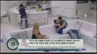 Gran Hermano 12 Laura Y Marcelo Besos En El Sofa 1dic