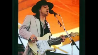 Stevie Ray Vaughan - Sweet Home Chicago w Jimmie Vaughan, Eric Clapton, Robert Cray