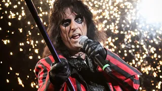 Alice Cooper Poison Live Slideshow W/ Nita Strauss Orinthani   Alice Cooper in concert