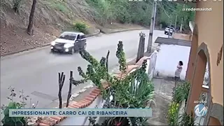 Impressionante: carro cai de ribanceira no Sul de Minas