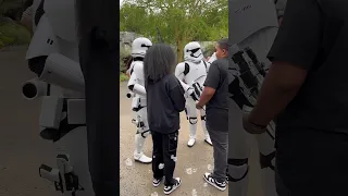 Stormtroopers getting sassy with civilians on Batuu😂 #stormtrooper #disney #starwars #shorts #batuu