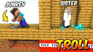 Trolling My Sister in Minecraft (Very Funny)