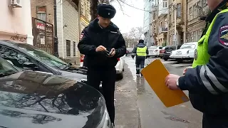 Ростов-на-Дону Полицейский на тротуаре