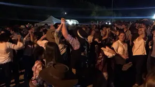 Baile improvisado en el Encuentro con el Patriarca