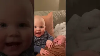 14-month-old big sister has priceless reaction to meeting newborn little sister ❤️❤️