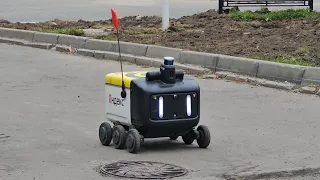 Робот на улицах Москвы! Яндекс.