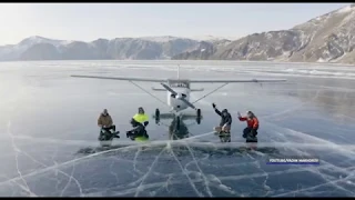 Завораживающее видео посадки на лед Байкала от новосибирского фотографа.