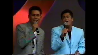 Especial Sertanejo | Leandro & Leonardo cantam "Um Violeiro Toca" na RECORD TV em agosto de 1995