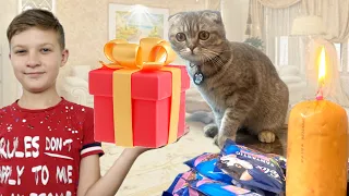 1 год Мавке 🎂 Что Тима и Эмма подарили кошке на ДЕНЬ РОЖДЕНИЯ 🎁?