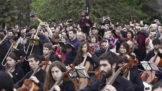 El Pueblo Unido con coro, calle y orquesta COMPLETO