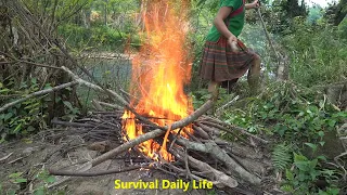 Primitive Life off grid how to bushcraft - survival in the forest - Primitive Technology Cooking