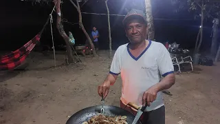 tivemos um casa de seguidore que vei acampar com a gente e fezemos uma janta maravilhosa no acampame