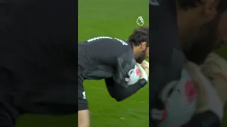 Alisson took that personally 💁 - Premier League ⚽⚽